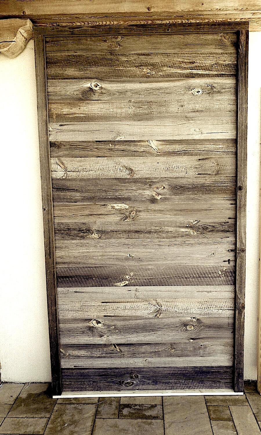 Porte en vieux bois gris